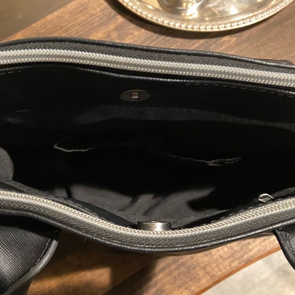 Kenneth Cole Reaction - Arbol Dome Satchel - Picture 5 of 5